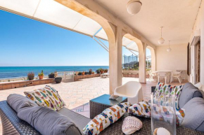 Beachfront Bliss: Apartamento a pie de playa